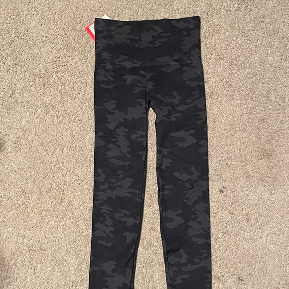 Look At Me Now Leggings Camo - Picture 4 of 6